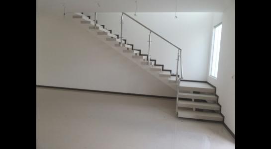 Casa en Entre 2do y 3er anillo Norte en Santa Cruz de la Sierra 3 dormitorios 5 baños 2 parqueos Foto 3