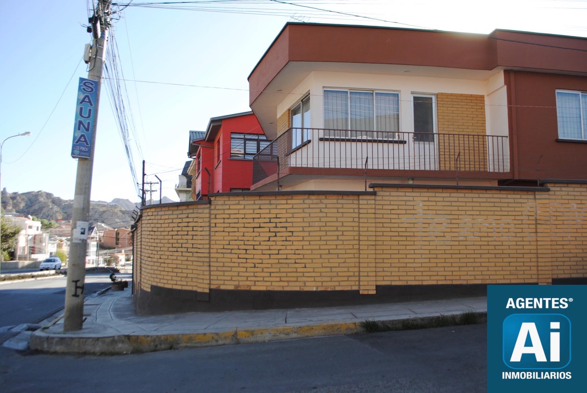 Casa en Los Pinos en La Paz 5 dormitorios 3 baños 2 parqueos Foto 3