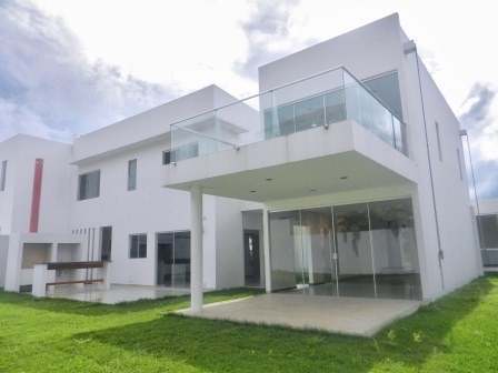 Casa en Carretera Norte en Santa Cruz de la Sierra 3 dormitorios 3 baños 2 parqueos Foto 5