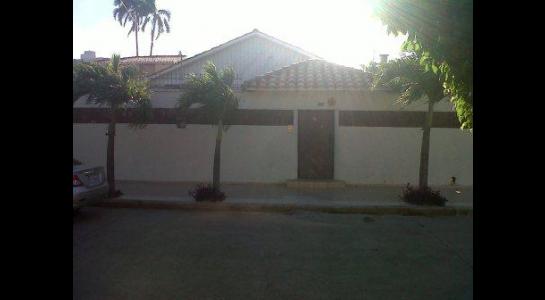Casa en AlquilerAVENIDA PARAGUA ENTRE 2 Y 3 ANILO 3 dormitorios 3 baños 2 parqueos Foto 1