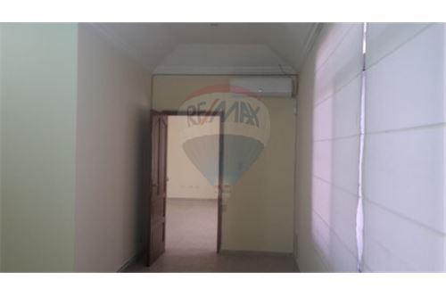 Casa en Entre 3er y 4to anillo Oeste en Santa Cruz de la Sierra  4 baños  Foto 5