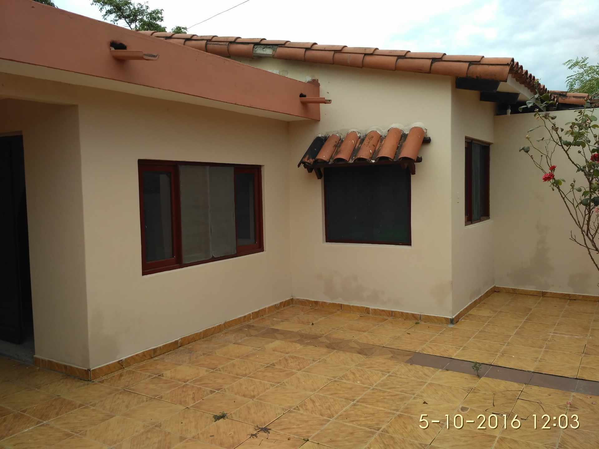 Casa en Doble vía La Guardia en Santa Cruz de la Sierra 3 dormitorios 2 baños 2 parqueos Foto 3