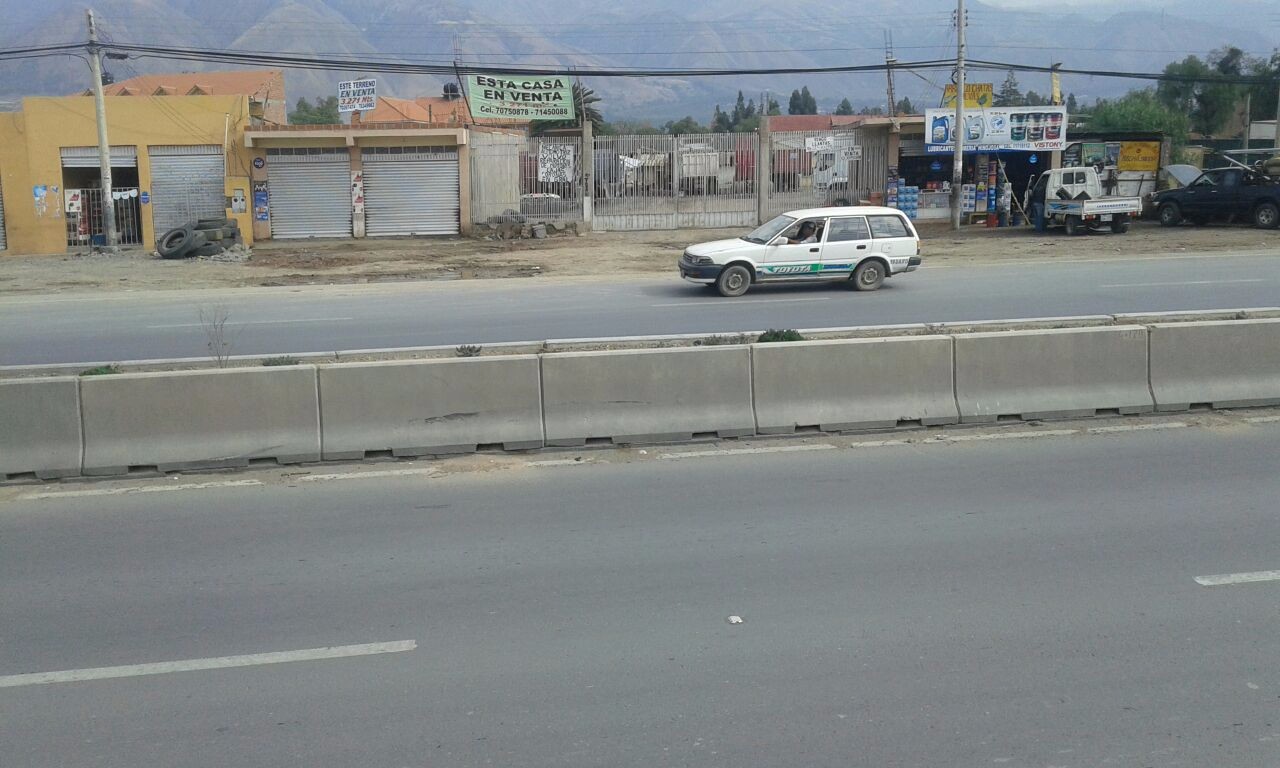 Terreno Carretera doble via quillacollo vinto km.18 media cuadra antes de llegar al puente kora1acera norte sn. Foto 1