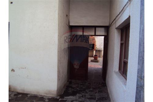 Casa en Centro en Tarija 13 dormitorios 4 baños  Foto 7