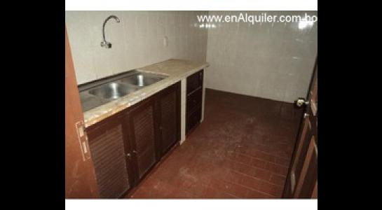 Casa en Entre 4to y 5to anillo Norte en Santa Cruz de la Sierra 4 dormitorios 3 baños 2 parqueos Foto 5