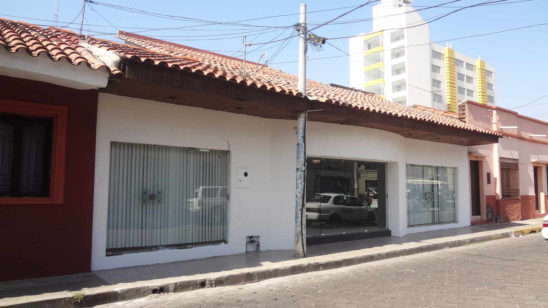 Local comercial en Entre 1er y 2do anillo Este en Santa Cruz de la Sierra 1 dormitorios 3 baños  Foto 1