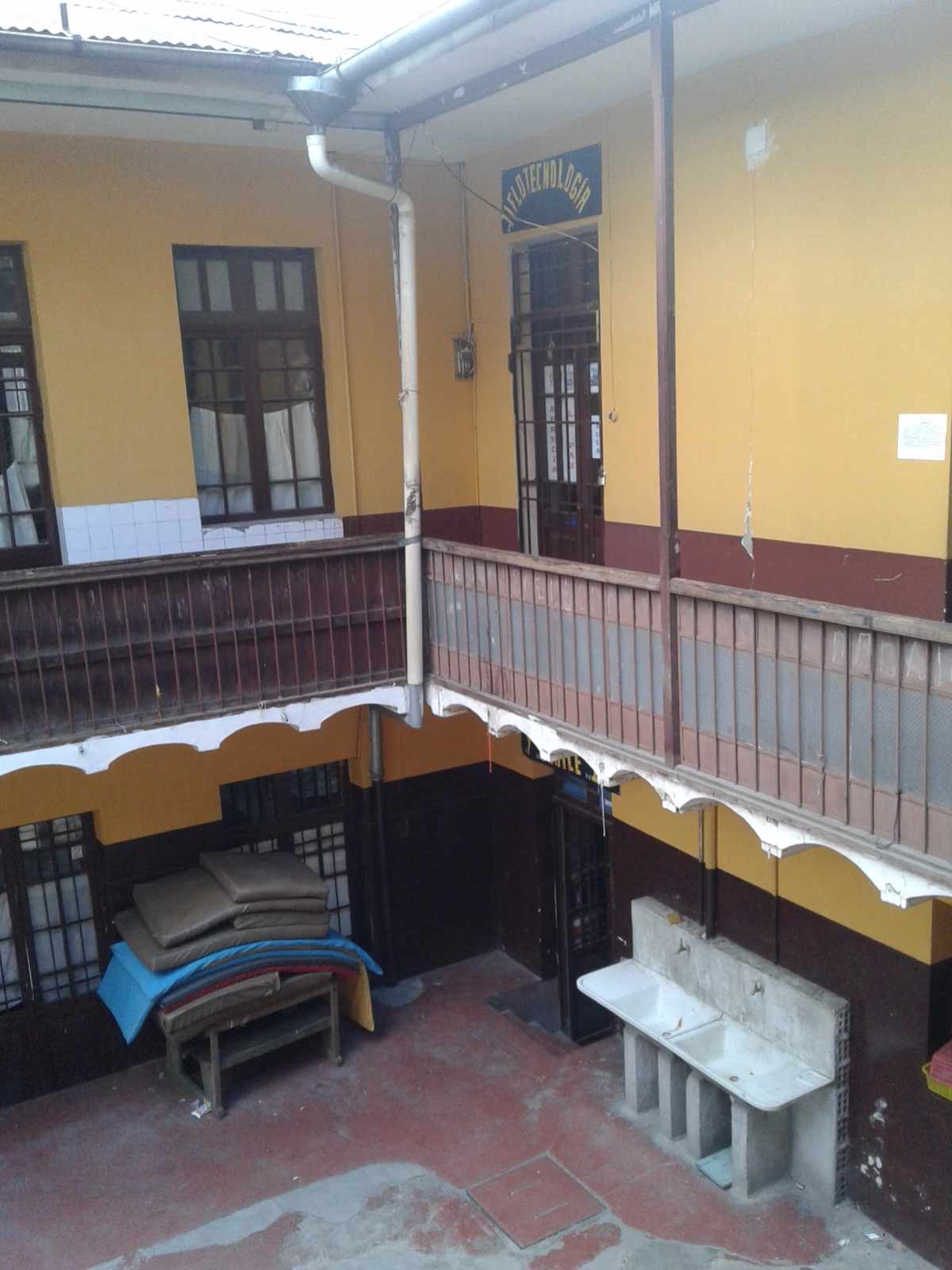 Casa en VentaAv. Illimani a 2 cuadras de plaza Murillo Foto 1