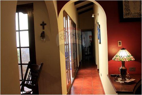 Casa en Muyurina en Cochabamba 2 dormitorios 6 baños 1 parqueos Foto 2