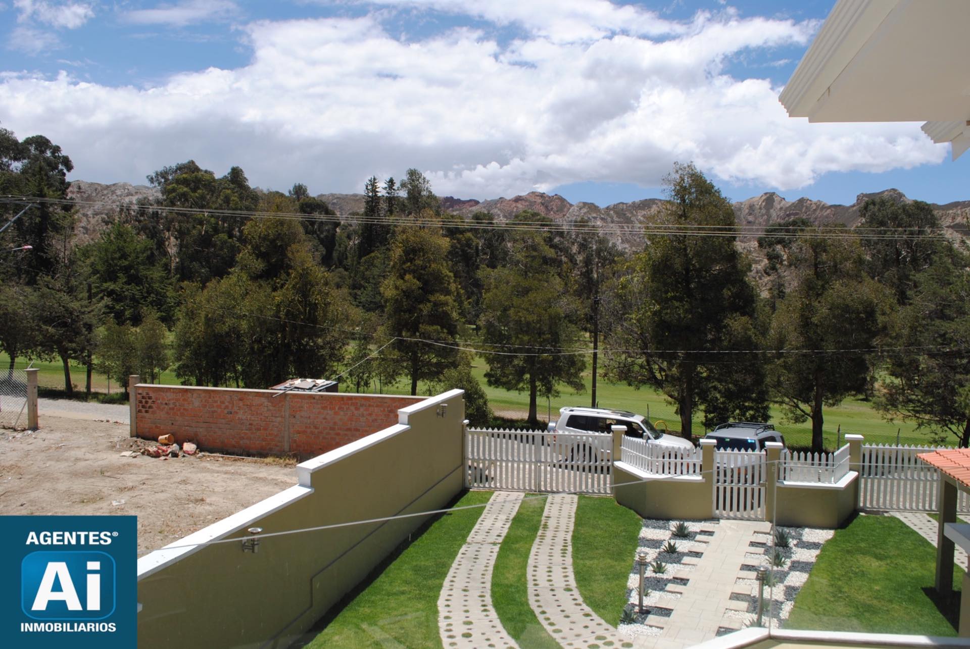 Casa en Mallasa en La Paz 5 dormitorios 6 baños 5 parqueos Foto 2