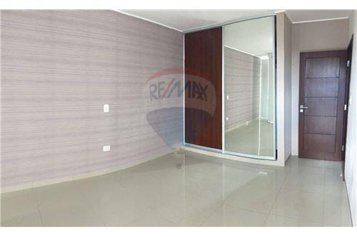 Departamento en Entre 3er y 4to anillo Oeste en Santa Cruz de la Sierra  2 baños 1 parqueos Foto 6