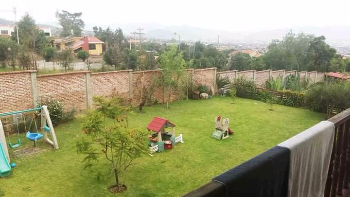 Casa en Tiquipaya en Cochabamba 3 dormitorios 5 baños 4 parqueos Foto 6