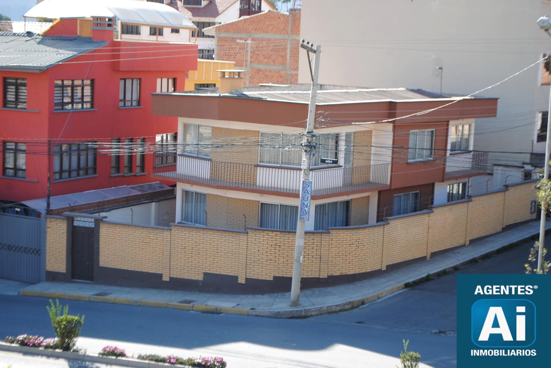 Casa en Los Pinos en La Paz 5 dormitorios 3 baños 2 parqueos Foto 12