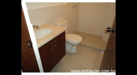 Departamento en AlquilerAv. Pirai entre 5to anillo. 2 dormitorios 2 baños 1 parqueos Foto 4