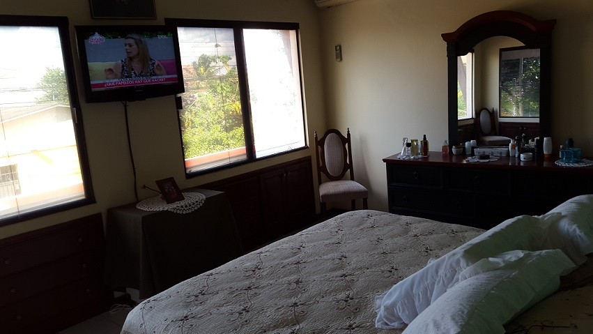 Casa Av. Banzer entre 4to y 5to anillo Residencias del Norte entre calle 9 y calle 1 Foto 6