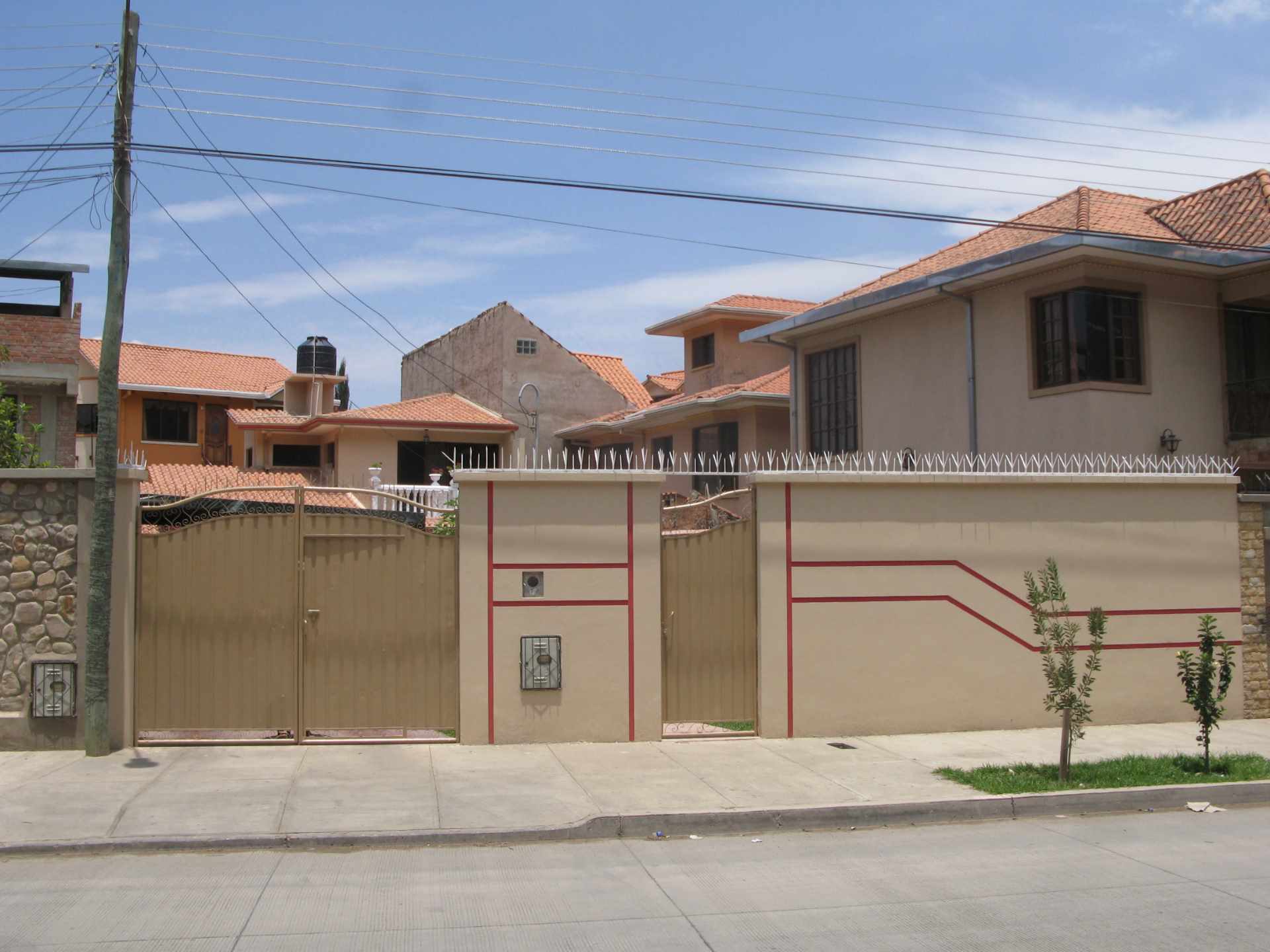 Casa Final Av. Juan Manuel Villavicencio Sobre Avenida Foto 7