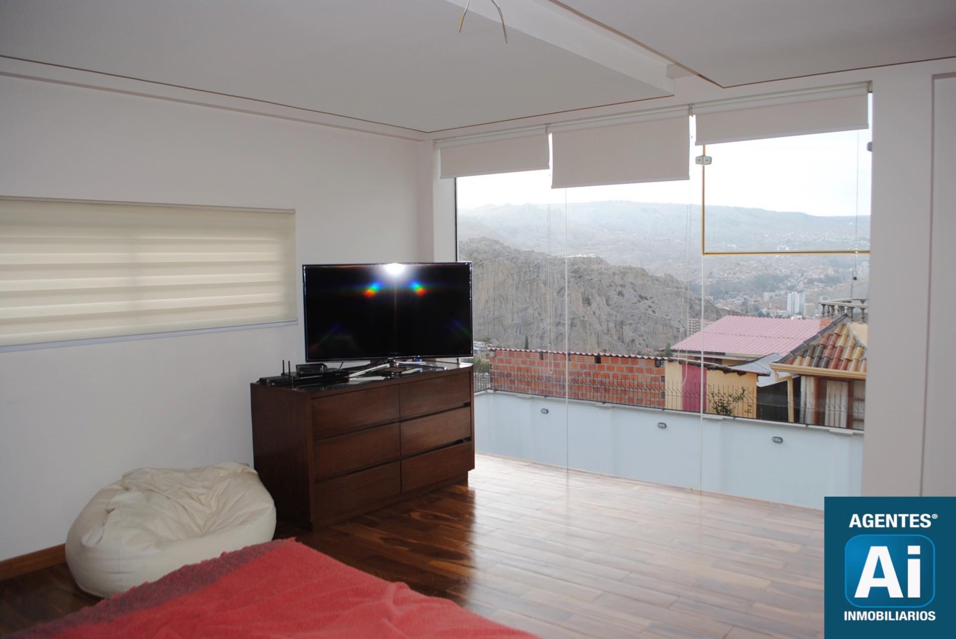 Casa en Auquisamaña en La Paz 4 dormitorios 6 baños 4 parqueos Foto 10