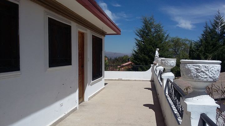 Casa en Tiquipaya en Cochabamba 5 dormitorios 5 baños 15 parqueos Foto 7