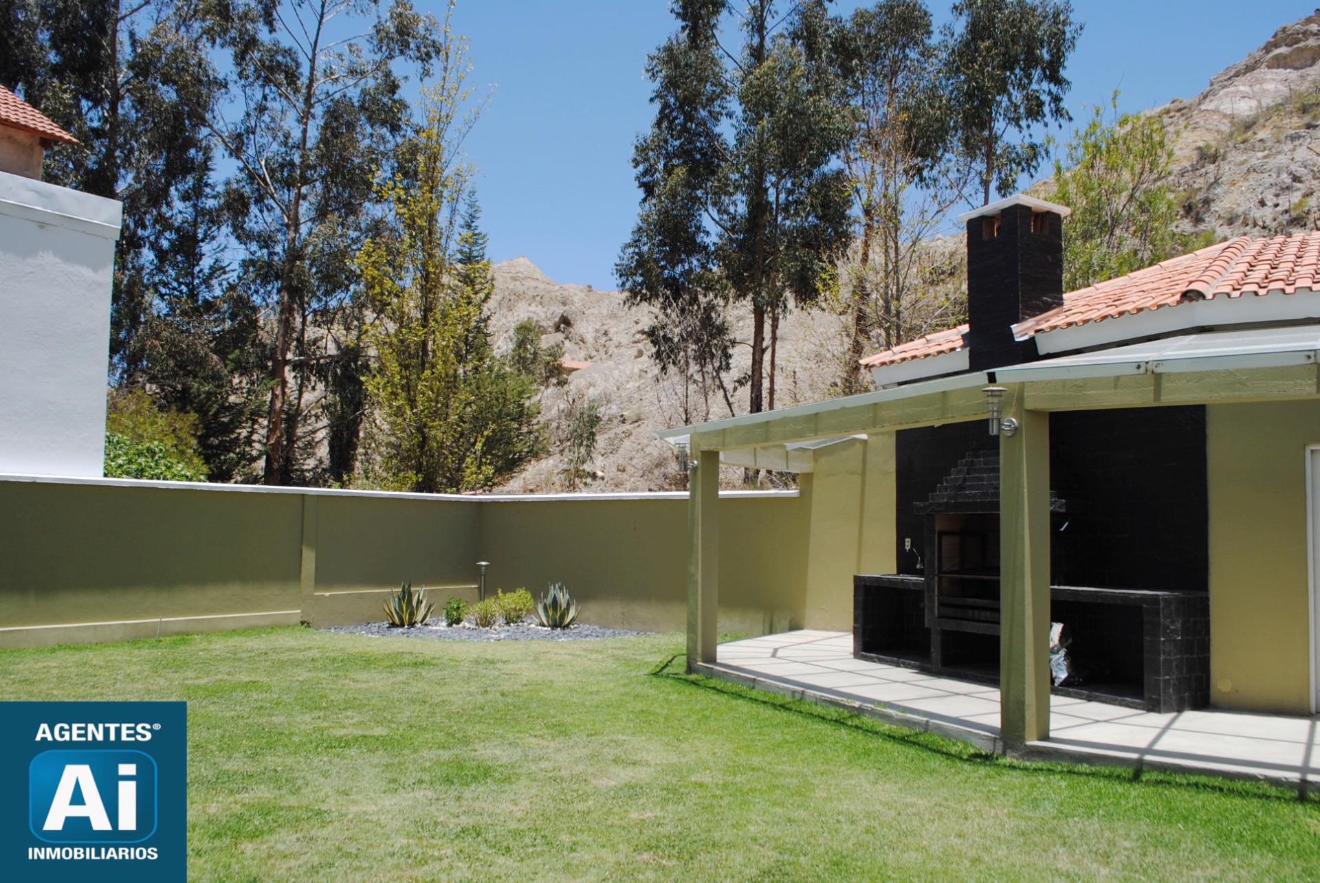 Casa en Mallasa en La Paz 5 dormitorios 6 baños 5 parqueos Foto 3