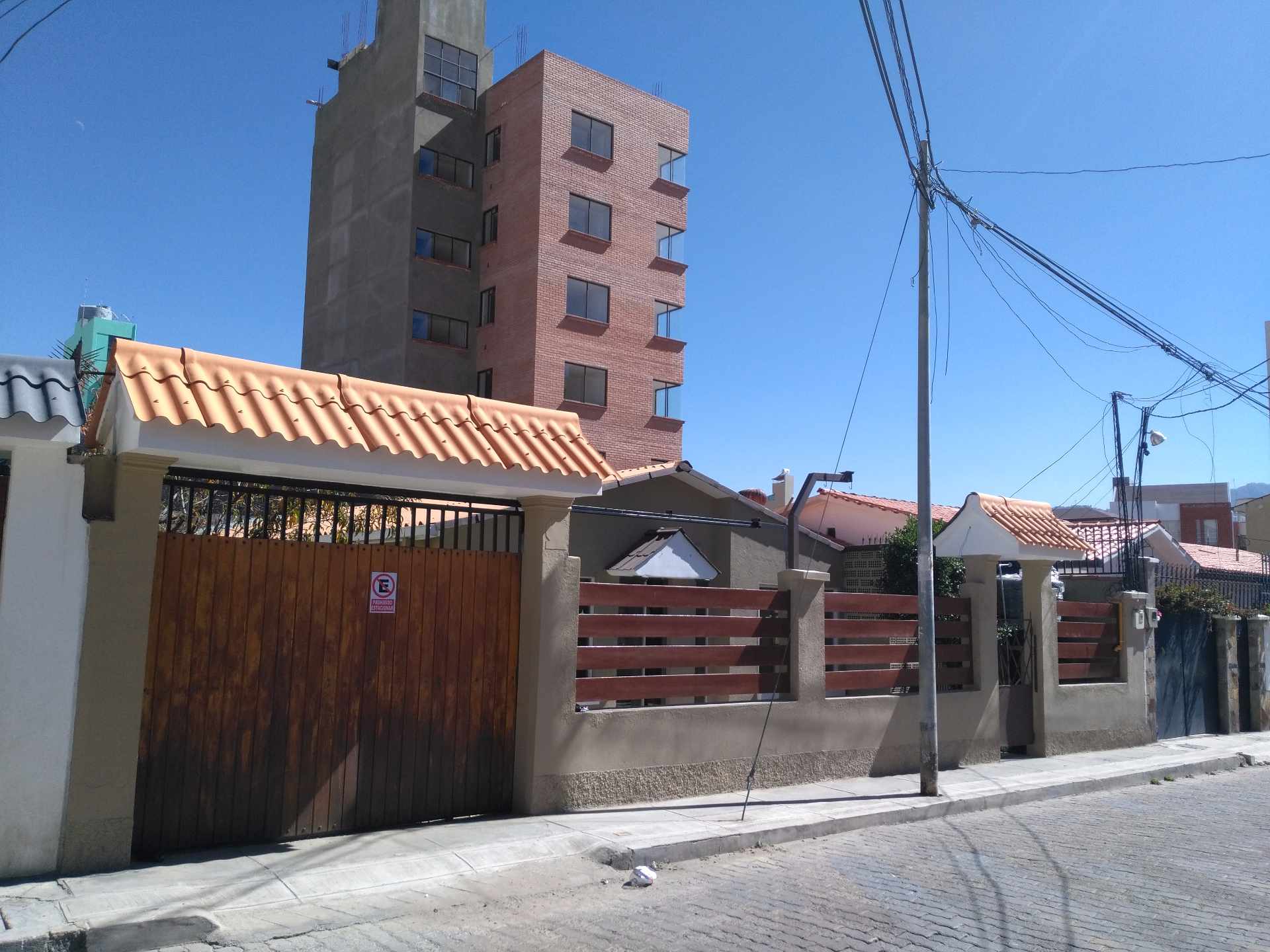 Casa en Calacoto en La Paz 4 dormitorios 2 baños 2 parqueos Foto 10