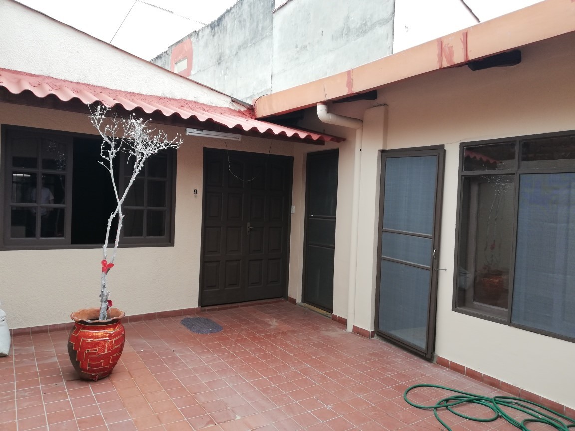 Casa en AlquilerCalle Warnes casi esquina Tarija 3 dormitorios 1 baños 2 parqueos Foto 8
