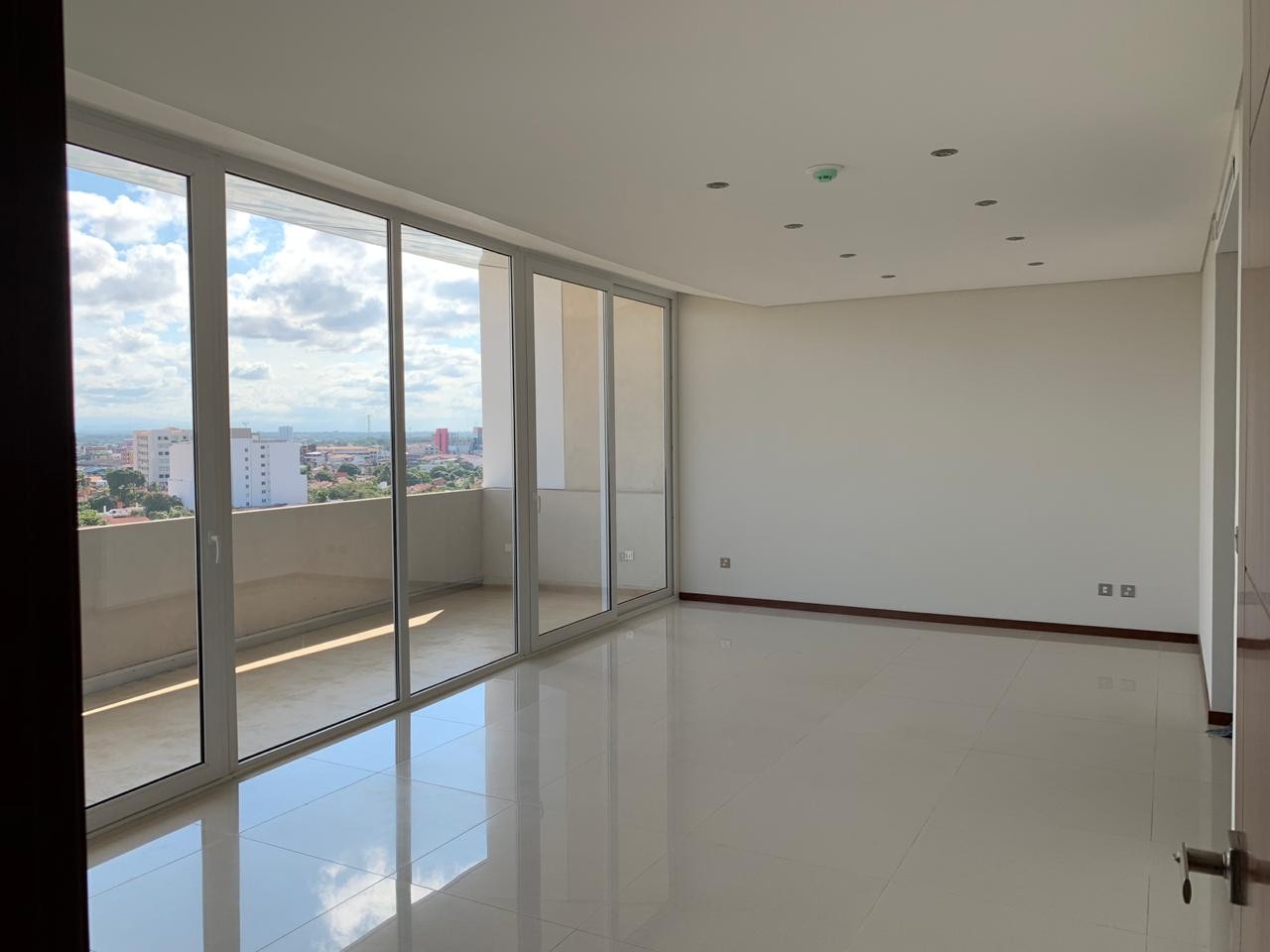 Departamento URBARI, Av Barrientos esq Av Apiaguaqui Foto 10