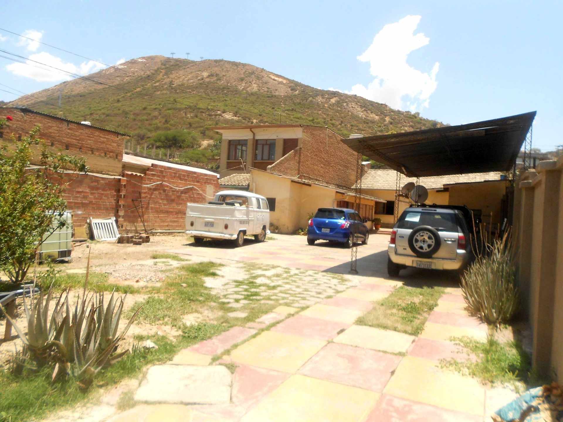 Casa en Las Cuadras en Cochabamba 5 dormitorios 3 baños 10 parqueos Foto 1