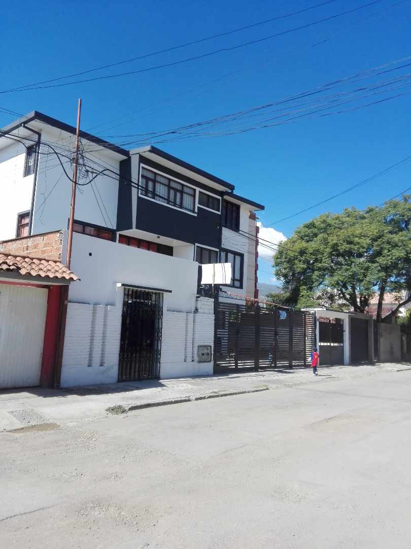 Casa en Sarco en Cochabamba 10 dormitorios 7 baños 8 parqueos Foto 3