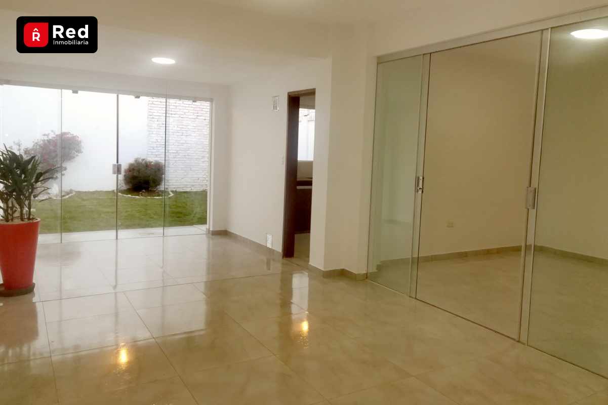 Casa en AlquilerEQUIPETROL
Calle Los Pinos # 482. Barrio Sirari Foto 10