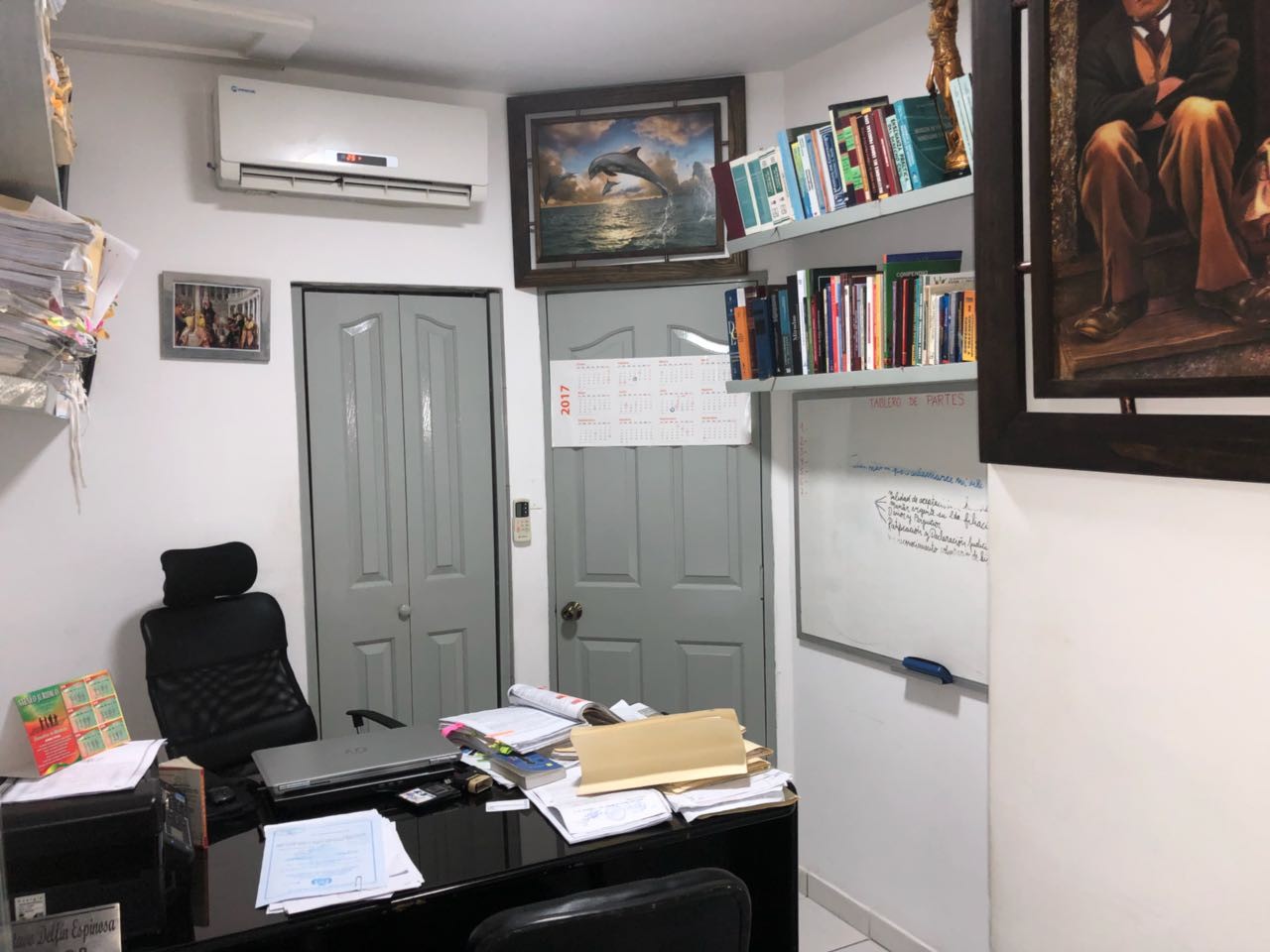 Oficina en VentaAv. Monseñor Rivero entre 1er y 2do anillo 6 dormitorios 4 baños  Foto 6