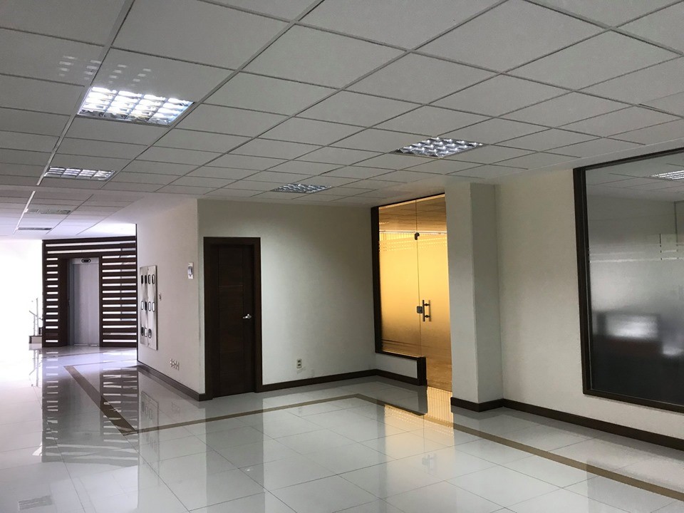 Oficina en VentaEdificio Vitruvio II; Piso 2. Calle 9, 7979 Esq. Sanchez Bustamante (Calacoto) 1 dormitorios 1 baños 1 parqueos Foto 3