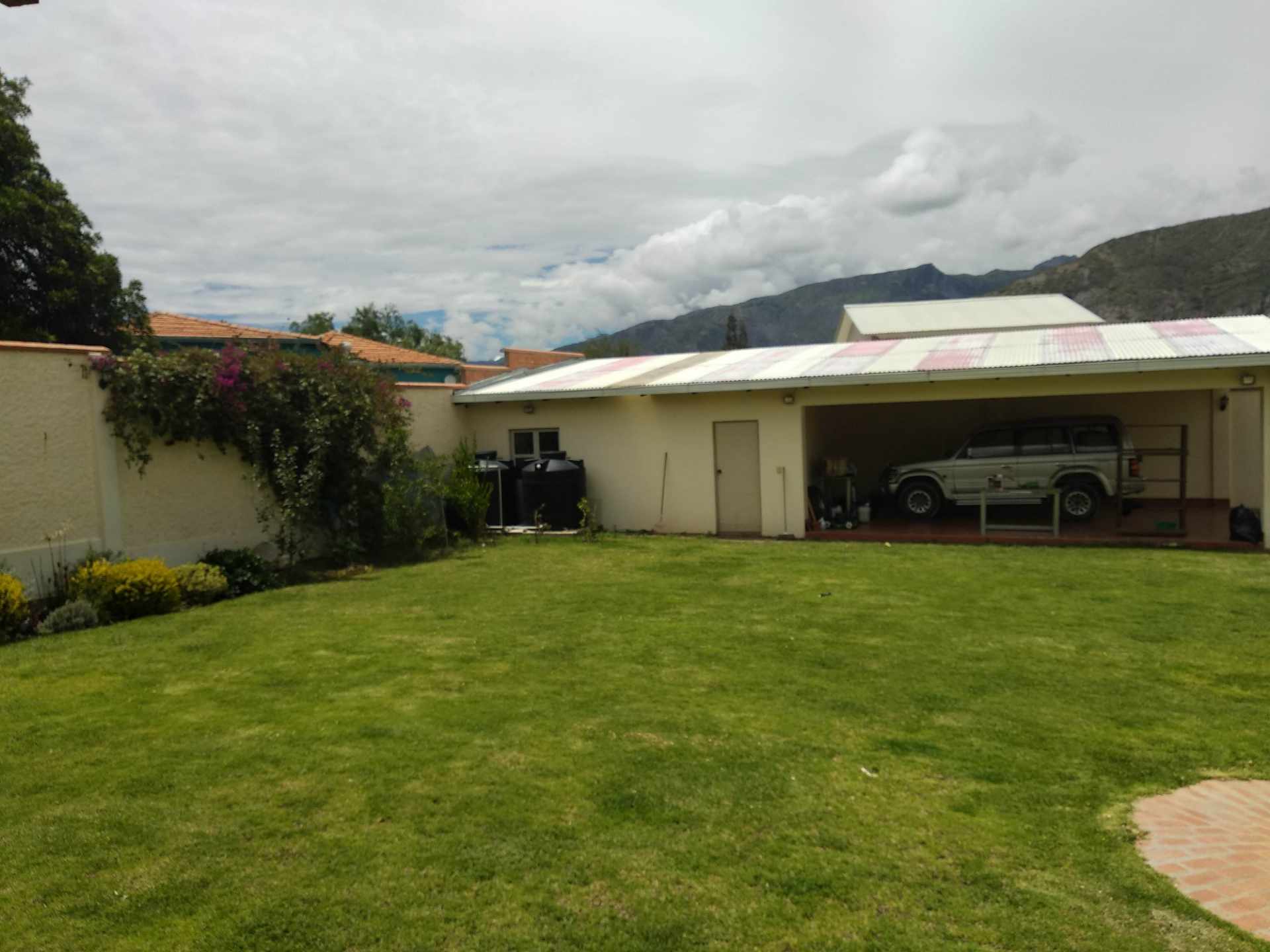 Casa en Mecapaca en La Paz 4 dormitorios 4 baños 6 parqueos Foto 5