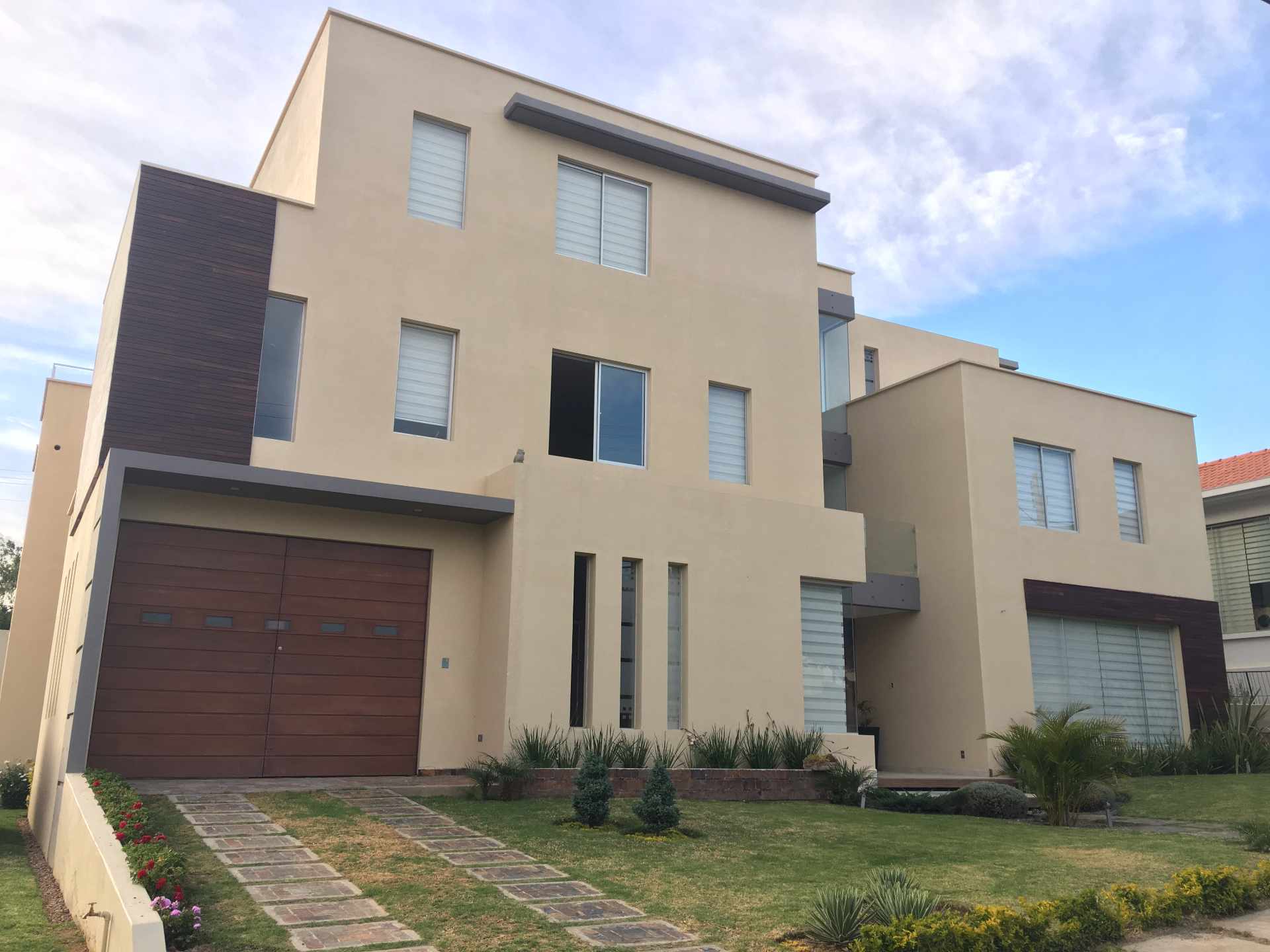 Casa en Villa Taquiña en Cochabamba 6 dormitorios 8 baños 3 parqueos Foto 1