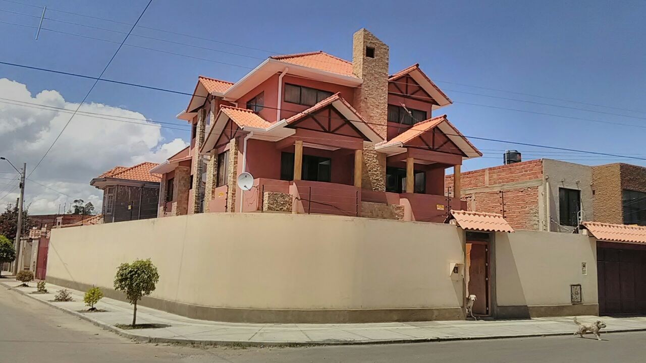 Casa en Sarco en Cochabamba 6 dormitorios 7 baños 2 parqueos Foto 1