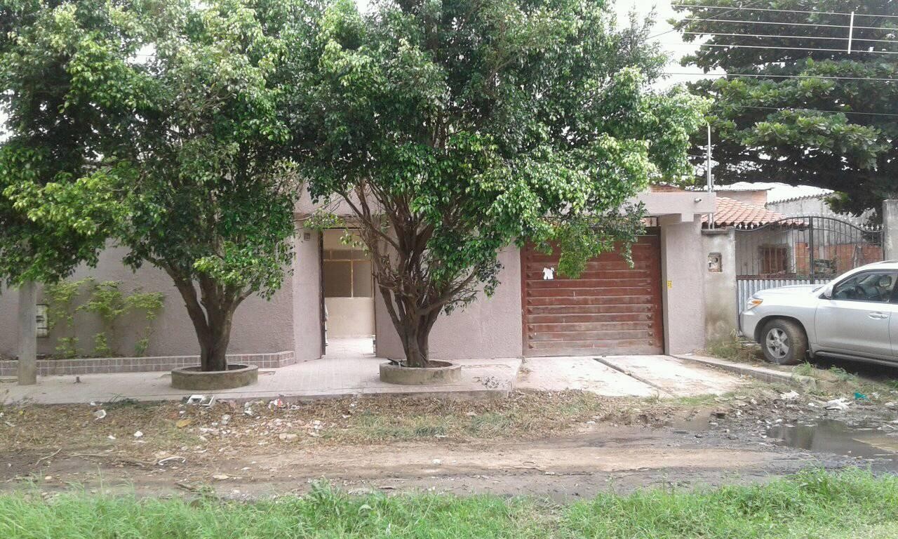 Casa en Plan 3000 en Santa Cruz de la Sierra 8 dormitorios 3 baños 2 parqueos Foto 1