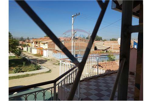 Casa en Quillacollo en Cochabamba  4 baños 1 parqueos Foto 2