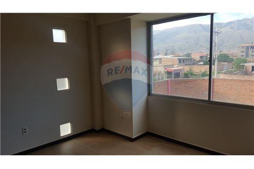 Departamento en Sacaba en Cochabamba 10 dormitorios 2 baños 5 parqueos Foto 7