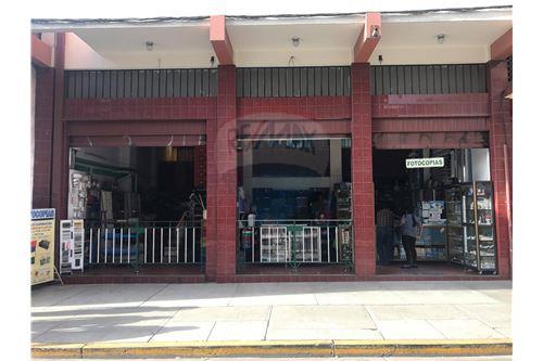 Local comercial en VentaC. Bolivar  5 baños 5 parqueos Foto 4