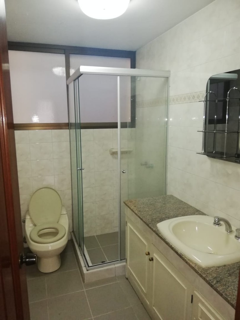 Departamento en Cota Cota en La Paz 4 dormitorios 4 baños 2 parqueos Foto 13