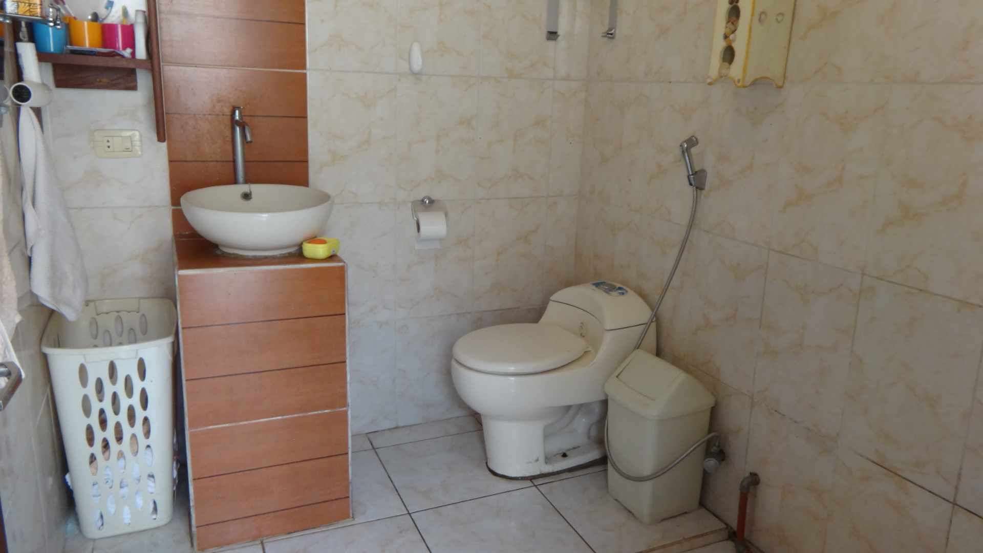 Casa en Entre 1er y 2do anillo Este en Santa Cruz de la Sierra 3 dormitorios 2 baños 2 parqueos Foto 11