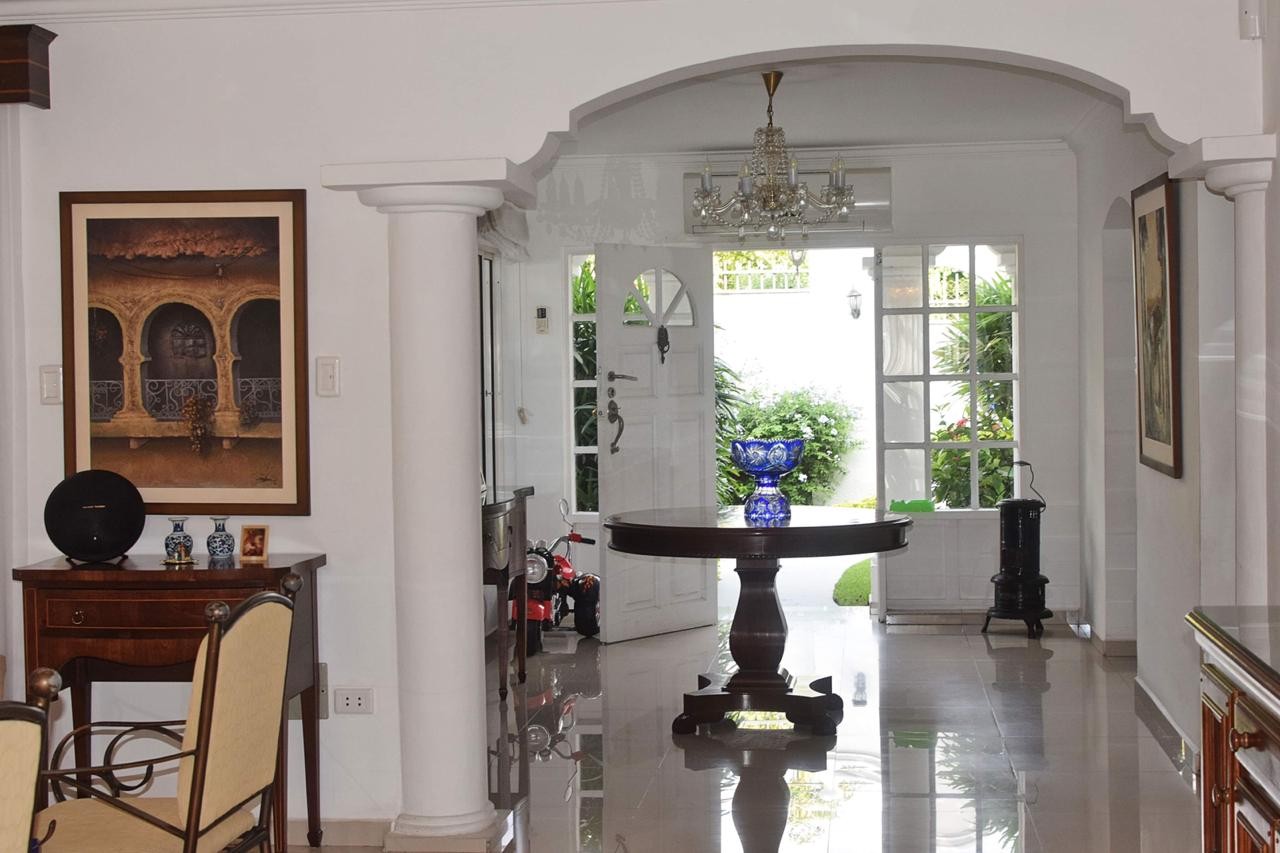 Casa en Las Palmas en Santa Cruz de la Sierra 5 dormitorios 5 baños 4 parqueos Foto 10