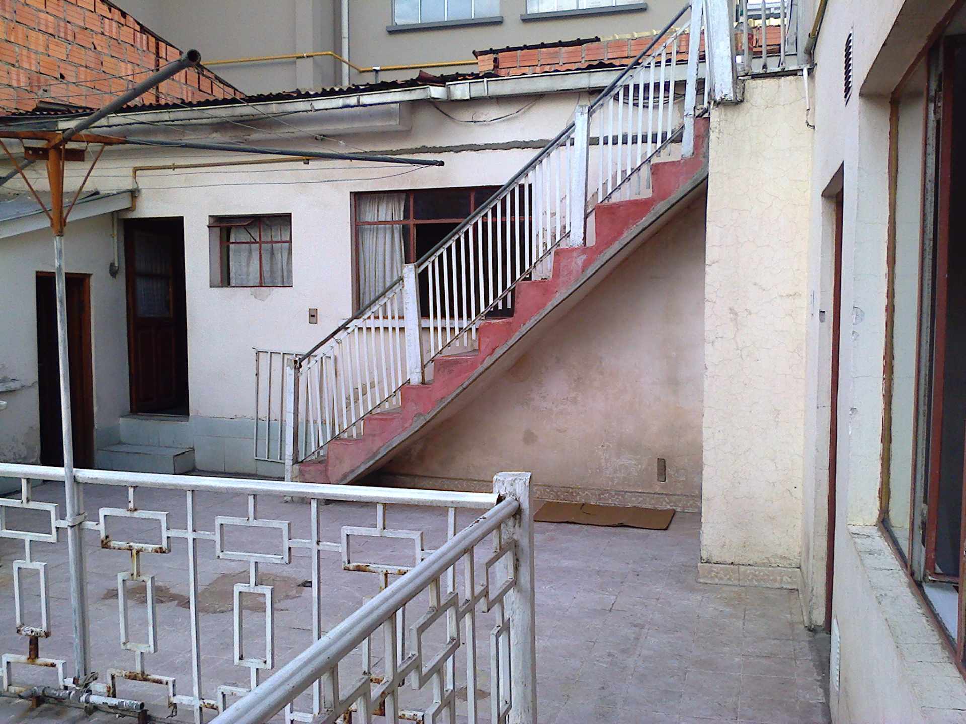 Casa en VentaAv. Vásquez a 1 cuadra y media de la Av. Perú (próximo a la Terminal de Buses y al teleférico rojo) 5 dormitorios 2 baños 1 parqueos Foto 15