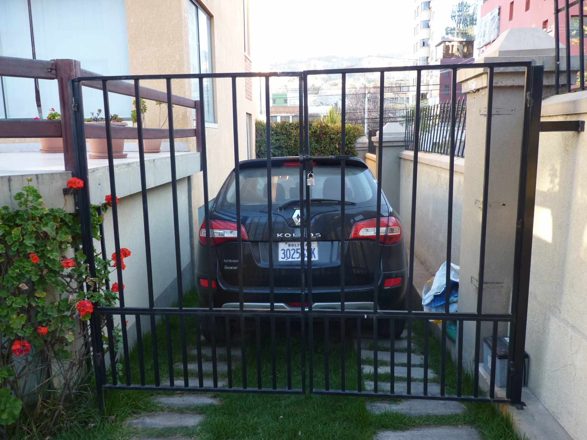 Casa en VentaAv. 14 de septiembre esq. calle 13 # 5911 Condominio Zurich Foto 4