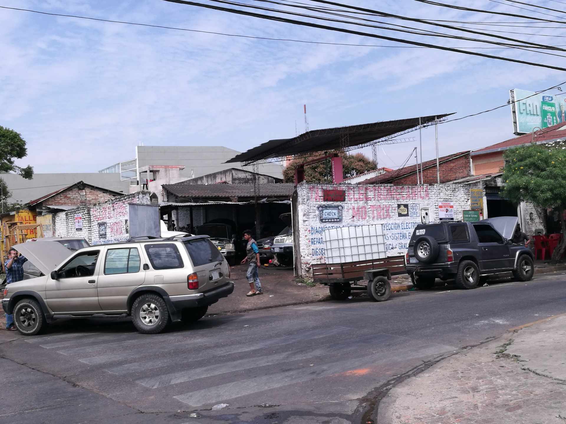 Terreno  A una cuadra del segundo anillo entre avenidas Mutualista y Paraguá, Calle Tapiosis esquina Garzas. Foto 5