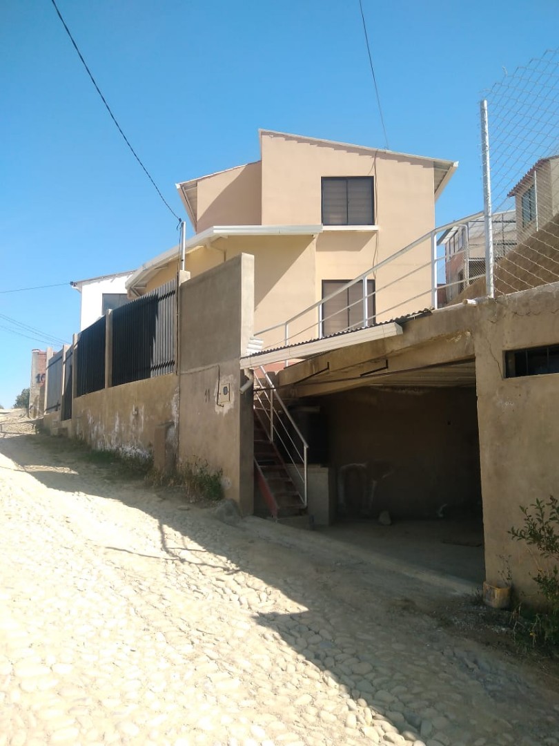 Casa en Achumani en La Paz 3 dormitorios 4 baños 3 parqueos Foto 3