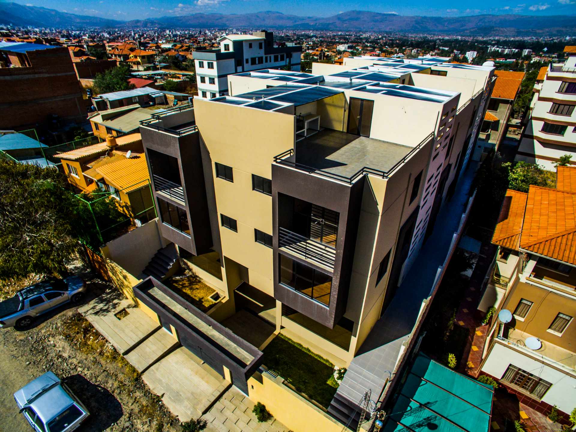 Casa en Tiquipaya en Cochabamba 3 dormitorios 4 baños 2 parqueos Foto 12