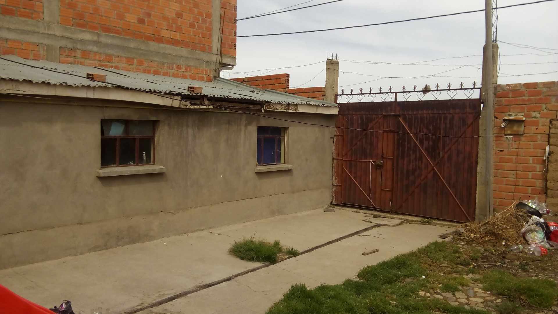 Casa Entre Av. cochabamba y Av. jaime mendoza Foto 1