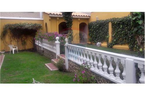 Casa en Achumani en La Paz  3 baños 2 parqueos Foto 2
