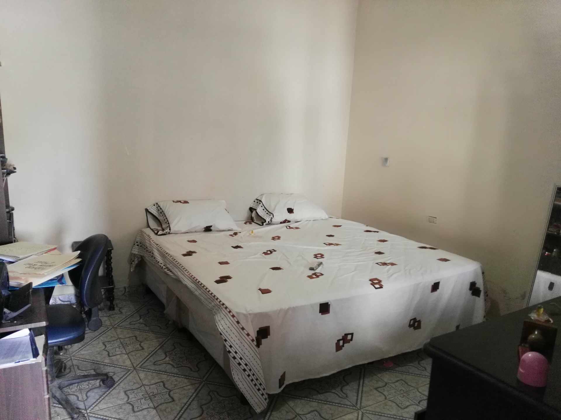 Casa en VentaAV. BATEON  7 dormitorios 3 baños 4 parqueos Foto 3