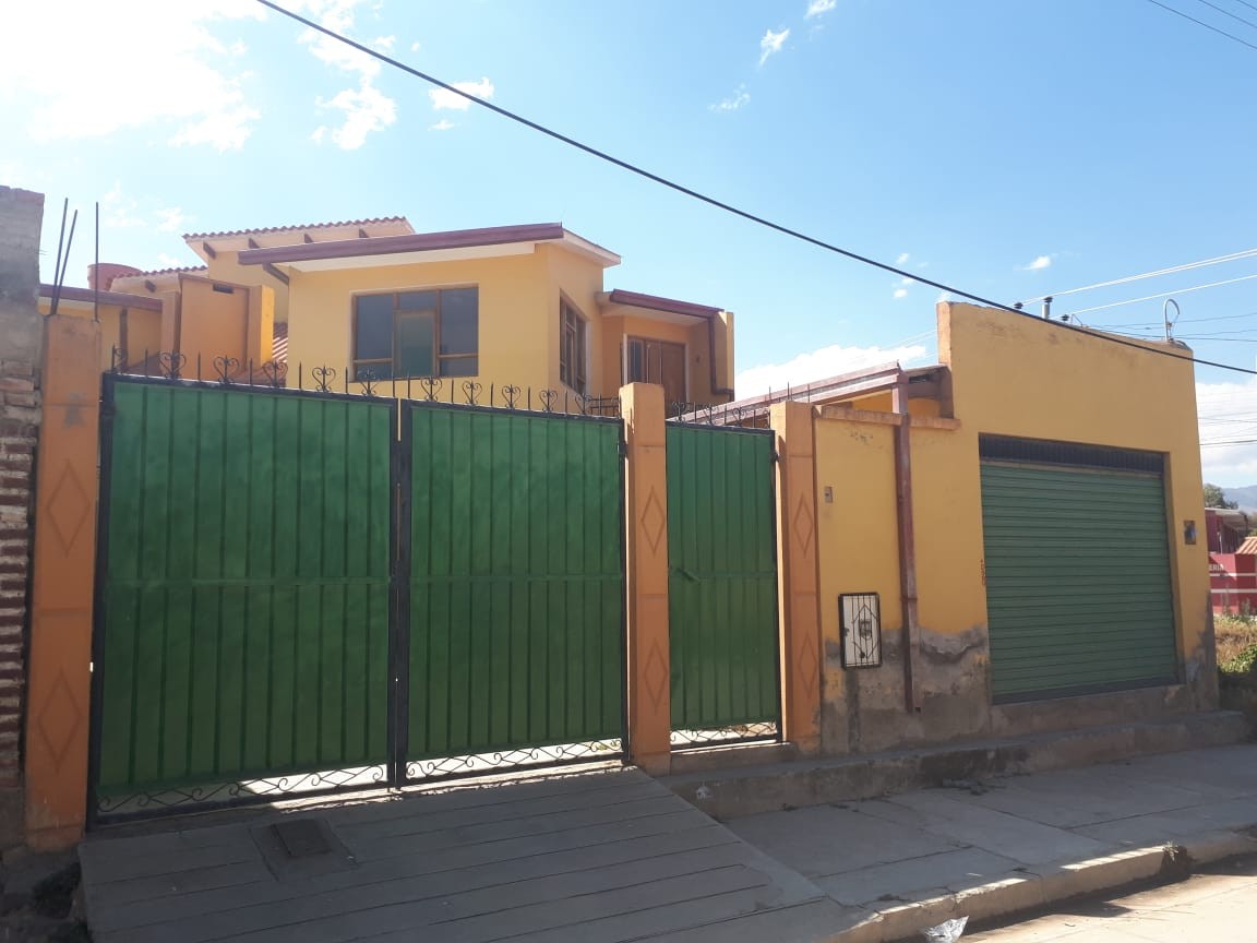 Casa en Colcapirhua en Cochabamba 3 dormitorios 2 baños 2 parqueos Foto 6