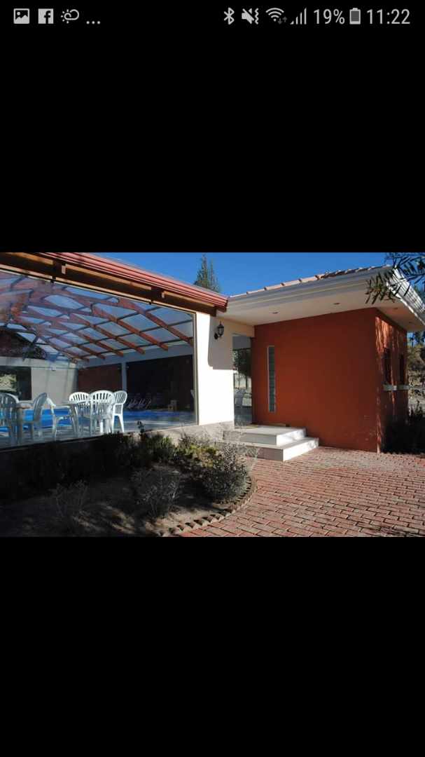 Casa en Achocalla en La Paz 4 dormitorios 4 baños 3 parqueos Foto 2
